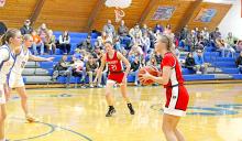 Sadie Carlson eyes the Jones County defense on Friday, January 30, 2026. (Photo by Mya Warnke)