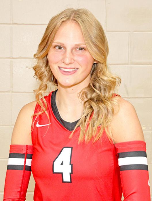 SADIE CARLSON #4 Parents: Tammy Thompson Year: 5’ 4” Sophomore Pos: S/DS