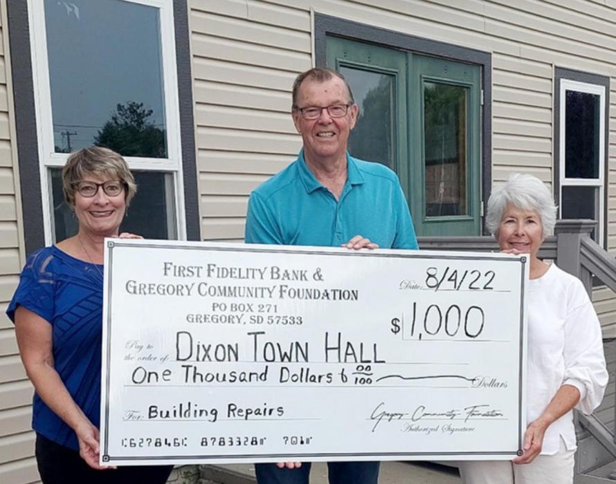 Dixon Town Hall committee members, l to r, Jeannette Sinkular, Bob Wik, and Bette Fogel receive a $1,000 grant for building improvements from the First Fidelity Bank and Gregory Community Foundation.