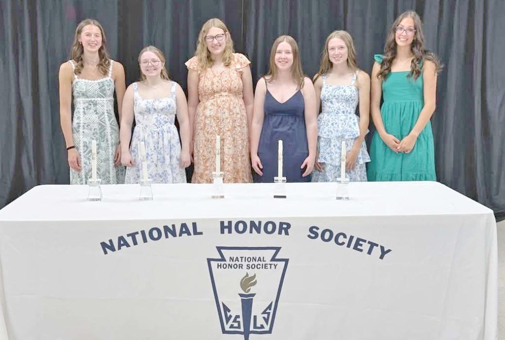 Senior officers handed over the reins to new officers: President Claire Engel, Vice President Regan Graesser, and Secretary Adelyn Veskrna. Pictured l to r: Regan Graesser, Madi Graber, Claire Engel, Dani Timanus, Adelyn Veskrna, and Aubree Miller.