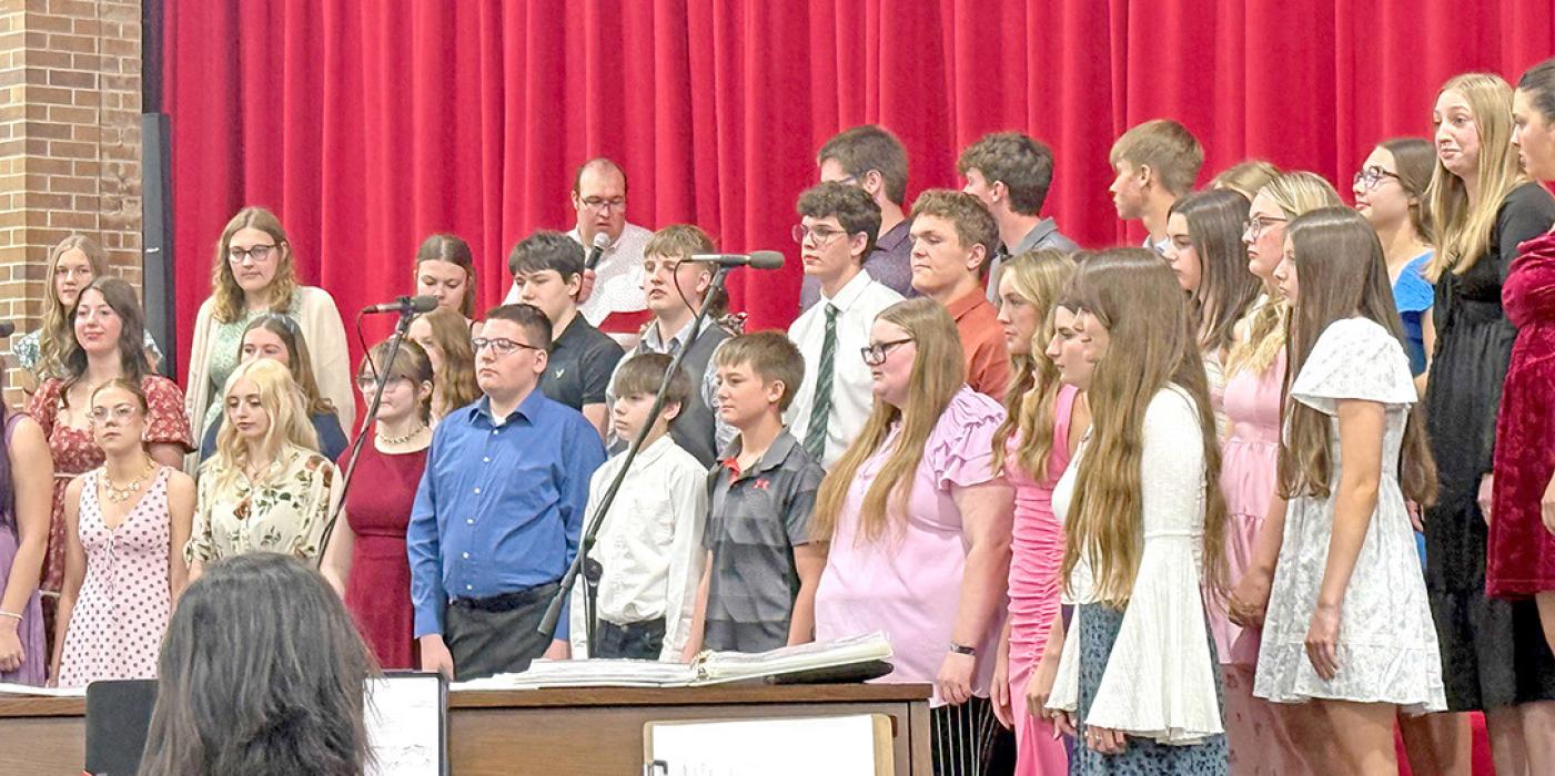 The Gregory High School mixed vocal group performed The Old Mill by English &amp; Riggs.