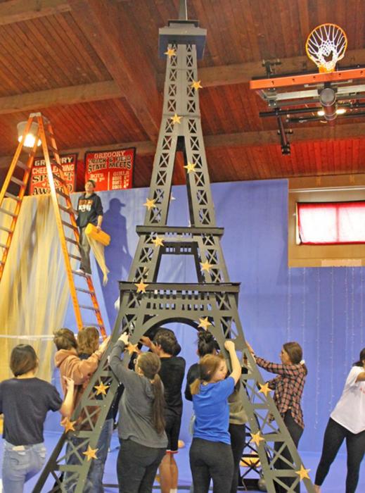 Juniors and seniors enjoy an evening in Paris at 2021 prom