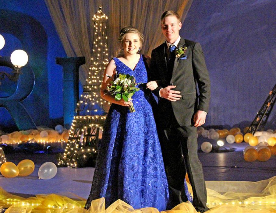 Juniors and seniors enjoy an evening in Paris at 2021 prom