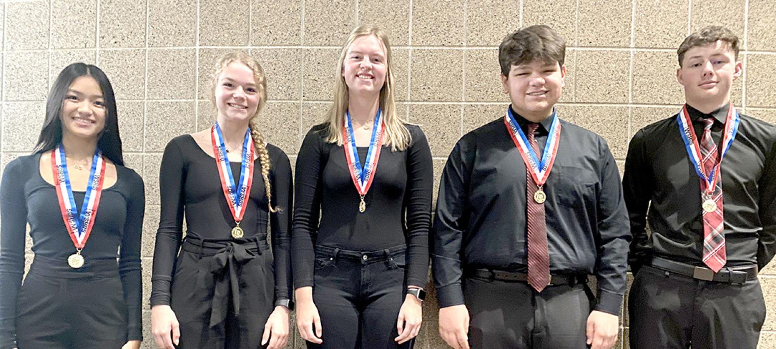 In the readers theatre category, l to r: Cindy Khuu, Kaydence Klein, Mya Determan, Eli Barreto, and Cruz Klundt, received a score of six by all three judges to receive a superior. (Photos submitted by Ronda Graber)