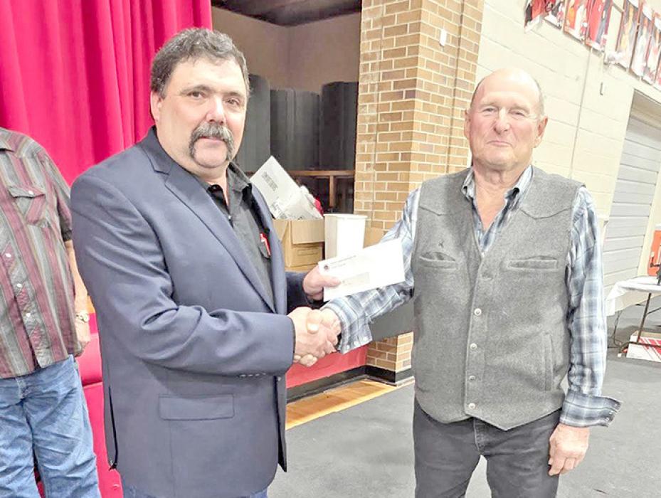 Clayton Whitney, l, Rosebud Farmers Union manager, shown here with Board President Jeff Zink, was recognized as a 30-year employee of the co-op.
