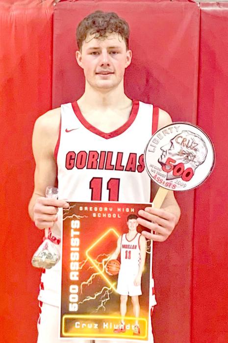 Cruz Klundt earned his 500th career assist in basketball.
