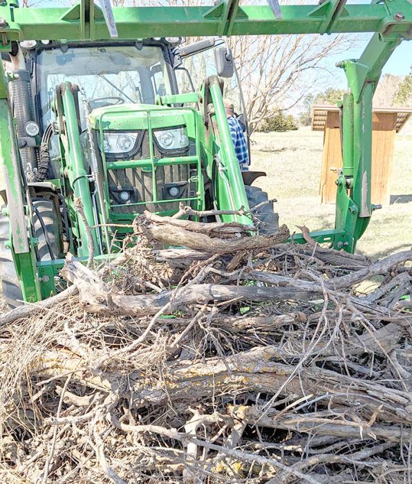 Volunteers clean up Burke Lake