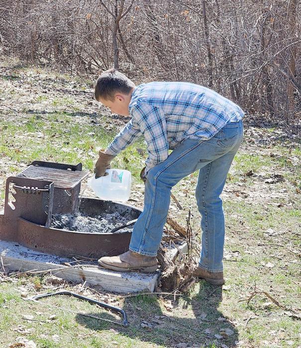 Volunteers clean up Burke Lake