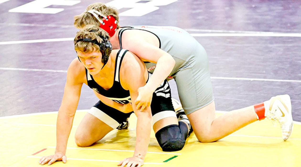 Dale Smikle faced Liam Lehman of Gettysburg in his first match in Winner, pinning him in 2:42. (Photo by Erika Rausch/Potter County News)