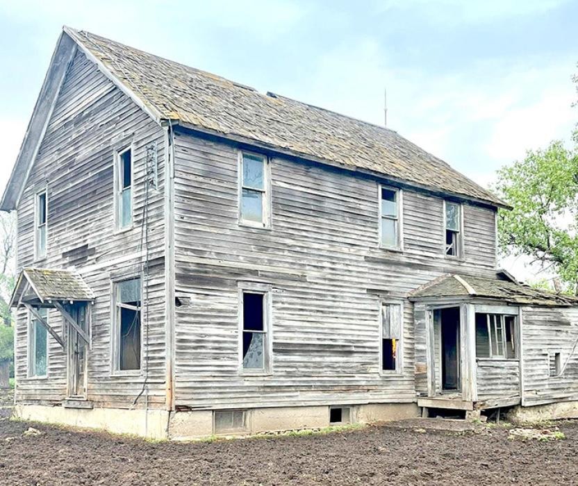 Old Carlock Hotel demolished on Saturday