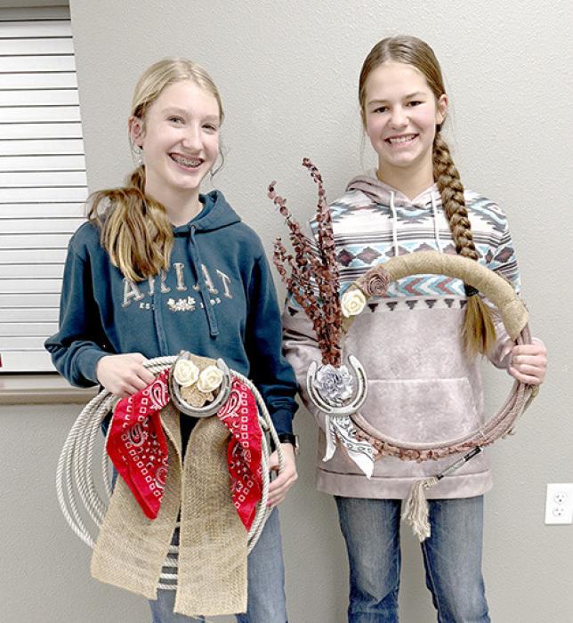 Gregory County 4-H kicks off 2026 with creative wreath-making workshop