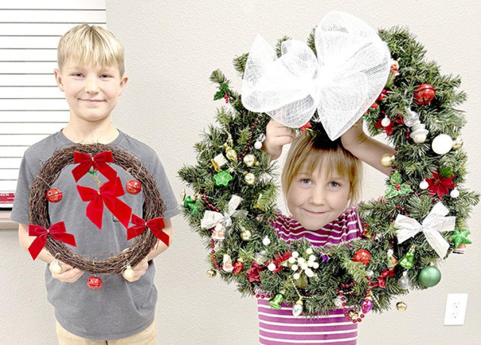The participants drew from a wide variety of items— rope, vines, greenery, burlap, ornaments, dried flowers, bows, and more—to fashion their wreaths.