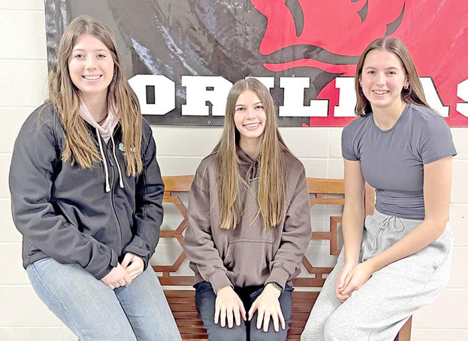 The Gregory Spikers’ Regan Graesser (r) has been named to the SESD all-conference team. Ella Sperl (l) and Dani VanDerWerff (c) also received honorable mention recognition.
