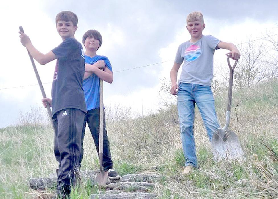 Gregory students help spruce up the town