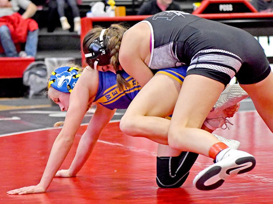 Kennley Sedlacek made her season debut in Ainsworth on Friday, placing third. (Photo by Ainsworth Star Journal)
