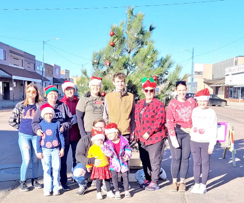 G/D Chamber brings a festive feel to Main Street
