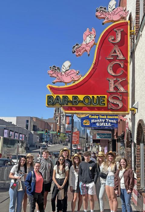 Food was one of the students’ favorite parts of the trip. They started by feastingt at Joe’s Crab Shack their first evening, experienced hot chicken and Jack’s Bar-B-Que on their walking food tour the second day, and ended their last evening with burgers at The Pharmacy.