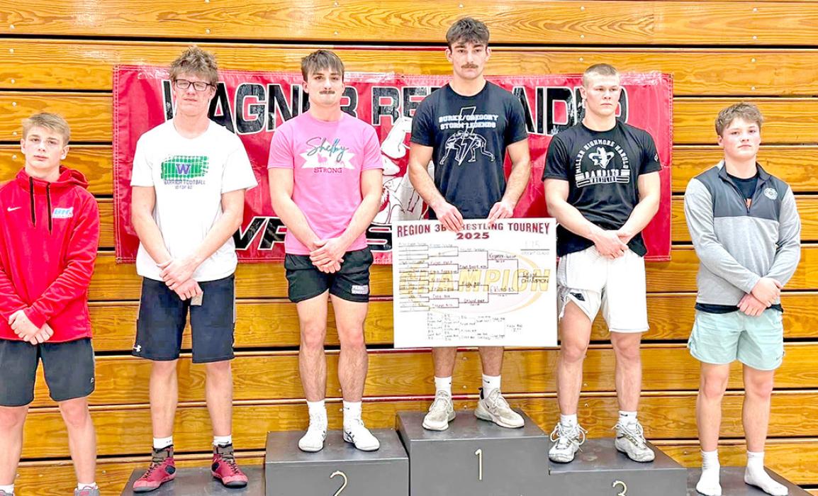 Jhett Eklund dominated at 175 pounds to earn a #2 seed in the state tournament.