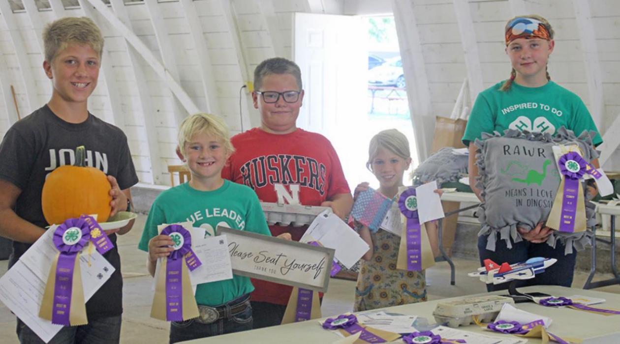 Best of show display exhibitors are shown from l to r: Jeremiah Swift, Tucker Krcil, Austin Vosika, Hosanna Swift, and Libby Krcil.