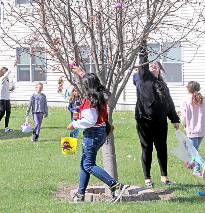 Silver Threads Easter Egg Hunt draws a lot of kids
