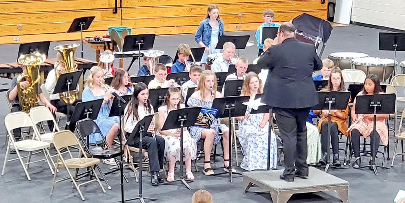 Beyond the Stars, Hymn of Thanksgiving, and Honor Roll March were the three selections played by the sixth grade band.