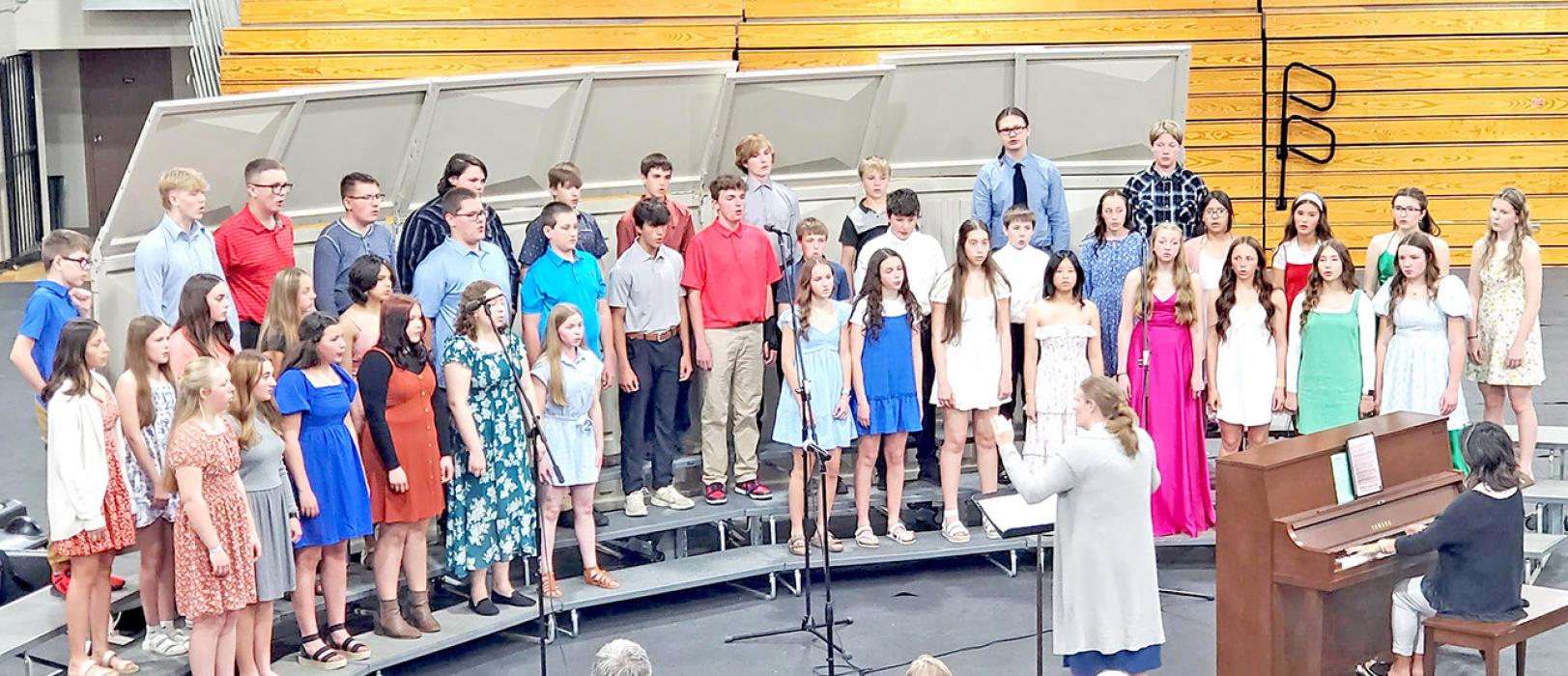 The junior high choir wrapped up the evening with some songs more familiar to the audience: Home, Lazy Kinda Blues, Here Comes the Sun, and Dream a Little Dream of Me.