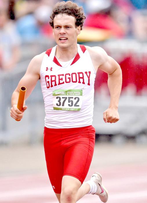 Jes VanderPol was the lead-off runner in the 4x400 meter relay. (Photo by 605 Sports)