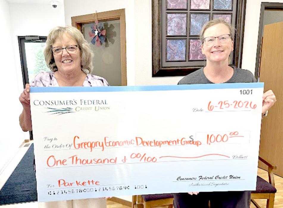 Consumer’s Federal Credit Union of Gregory recently presented a donation to the Gregory Economic Development Group to help support the development of the new Main Street Parkette.
