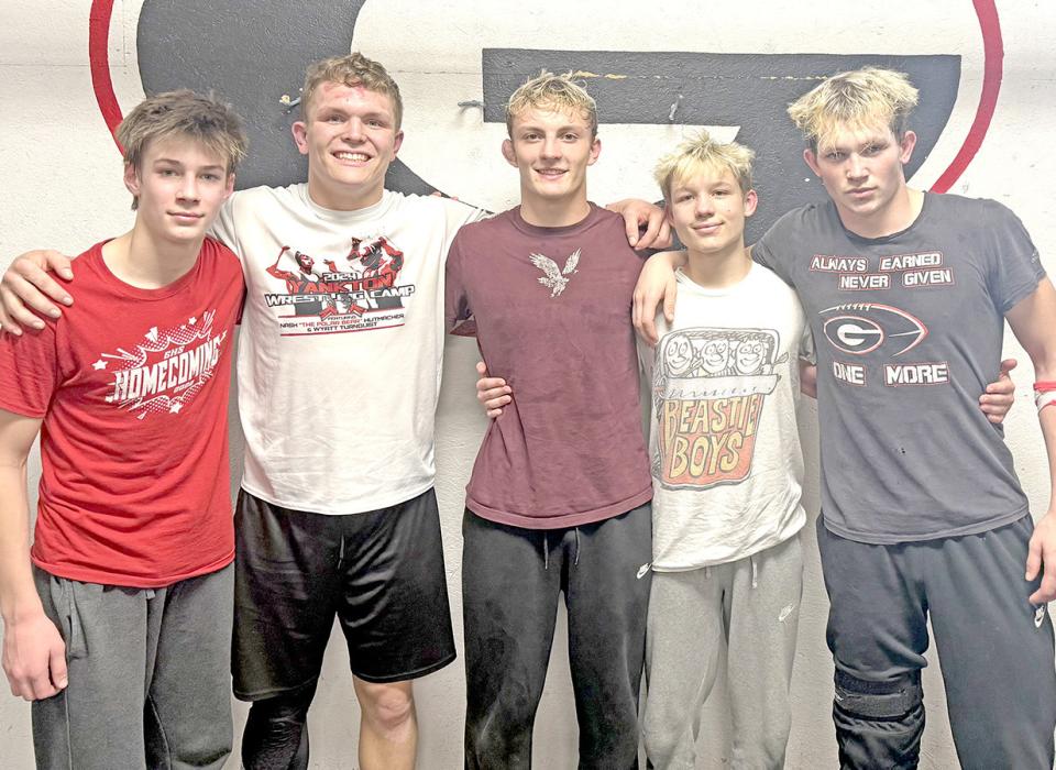 Six Storm wrestlers are headed to State
