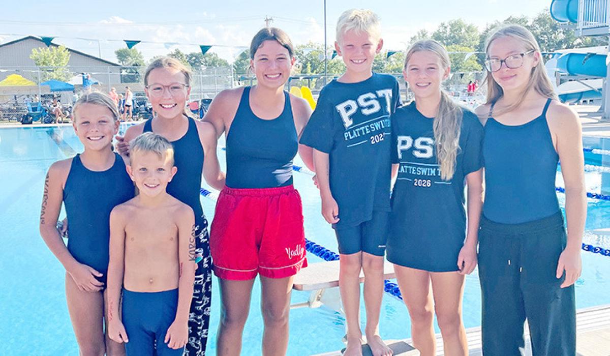 Swimmers pictured from l to r; Brenlee Braun, McCoy Braun, Sutton Braun, Hadley Braun, Jaxon Stukel, Avery Stukel, and Mya Warnke.