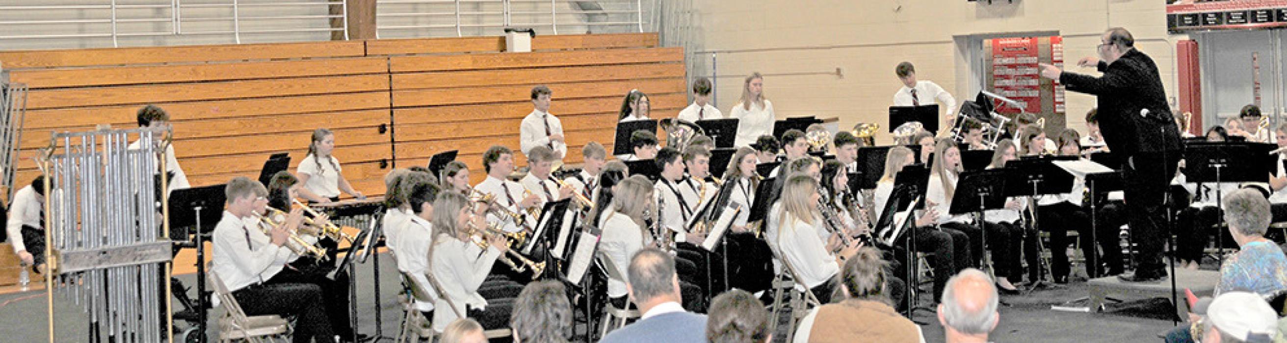 Gregory School District grades 6-12 holiday concert got the audience in the holiday mood Monday evening with various wintery selections. The high school band performed “Hark! The Herald Angels Sing,” “a Christmas Tale,” and “And to All a Good Night.”