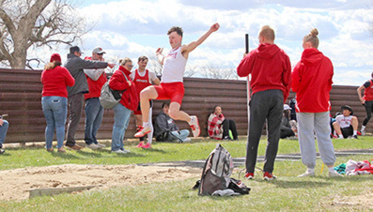 Cruz Klundt finished 7th in the triple jump.