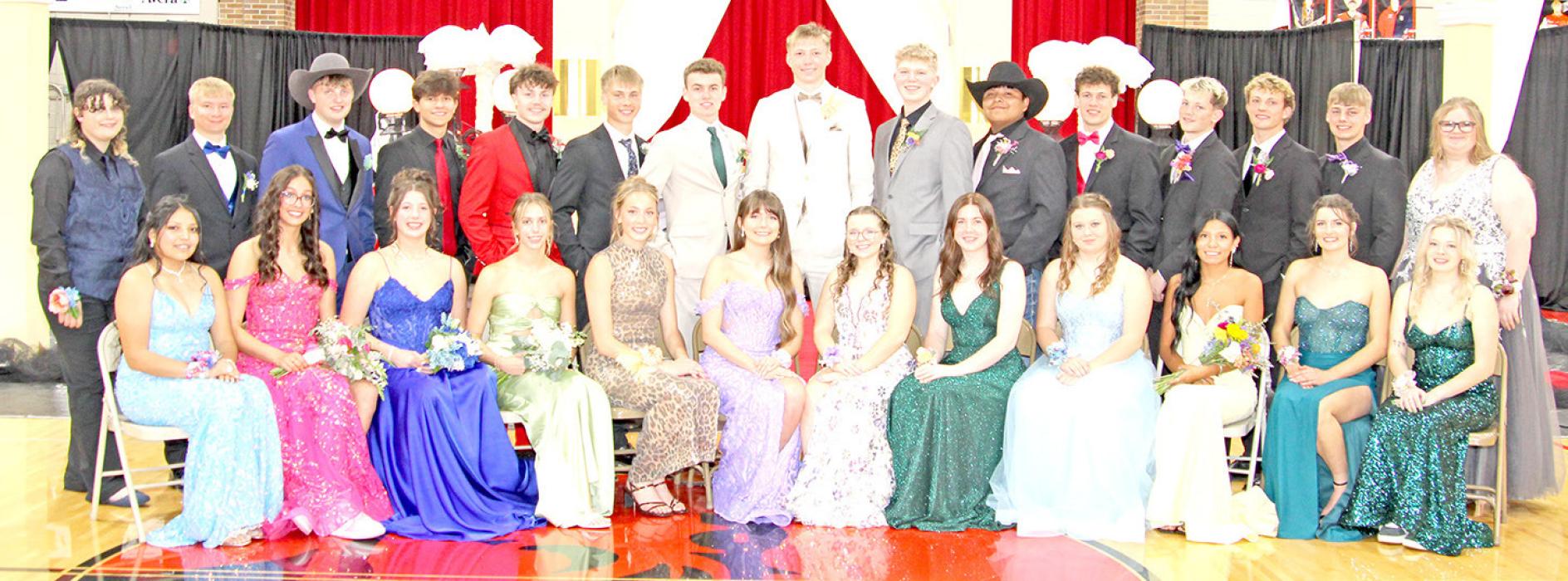 Senior Class, back row, l to r: Savannah O’Bryan, Dylan Johnson, Bo Brozik, Lucas Barreto, Pierce Stukel, Lincoln Juracek, Ryler Stevicks, Colt Keiser, Matthew Smith, Jabin Talsma, Jeston VanderPol, Mason Janak, Eli Ekroth, Dylan Fiebelkorn, Riki Bruns; front row, l to r: Ellie Talsma, Aubree Miller, Sarah Sperl, Adyson Stukel, Asia VanDerWerff, Piper Bartlett, Madisan Graber, Danielle Timanus, Emily Grim, Haylie Vaughn, Shyanna Steffen, and Aubree Opp. (Photo by JME Braun)