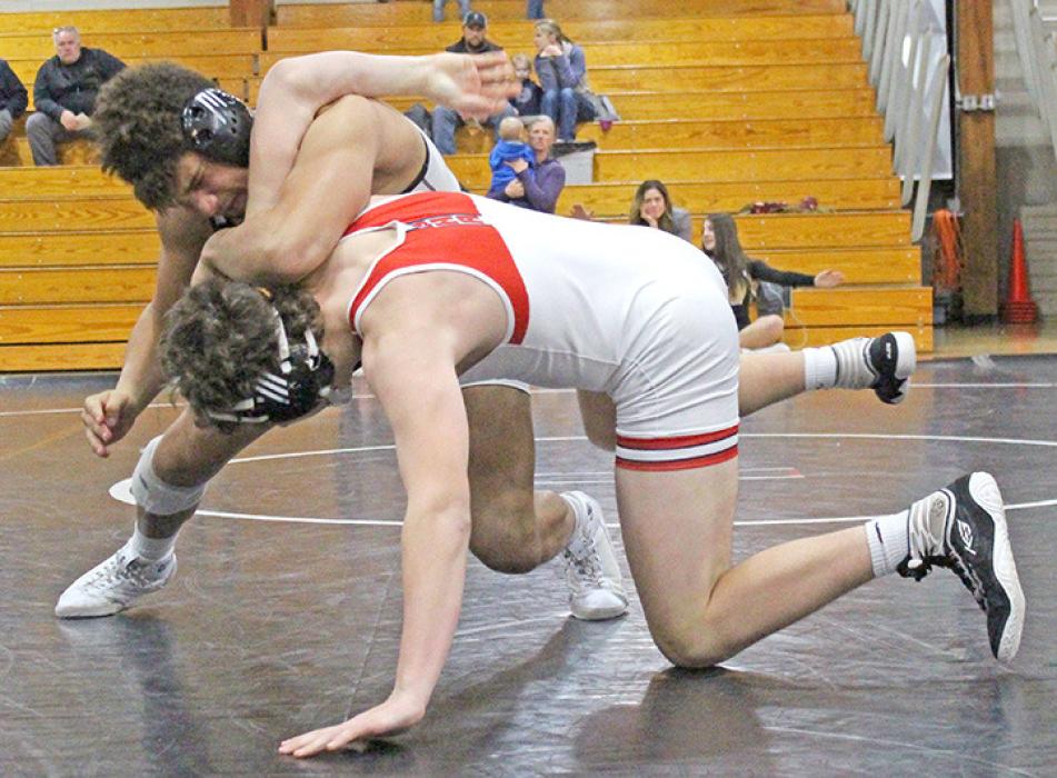 Gunnar Stephens tries to get Isaiah Crownover of Bon Homme/Avon over to his back in this 7-3 win. (Photo by Alexis Kortan)