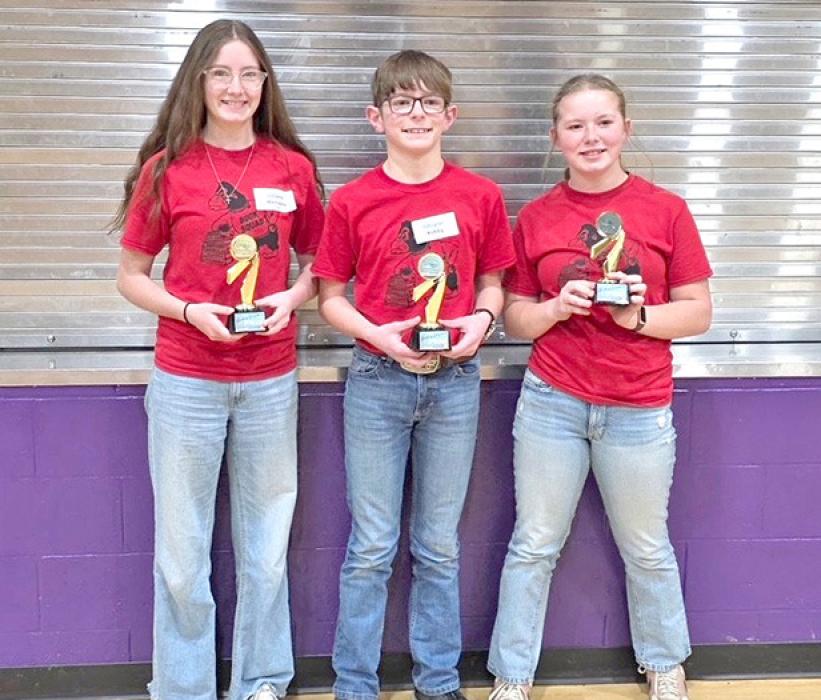 The small but mighty 7th grade team of (l to r) Michaela Hull, Robby Ring, and Harper Wenger finished in 2nd place.