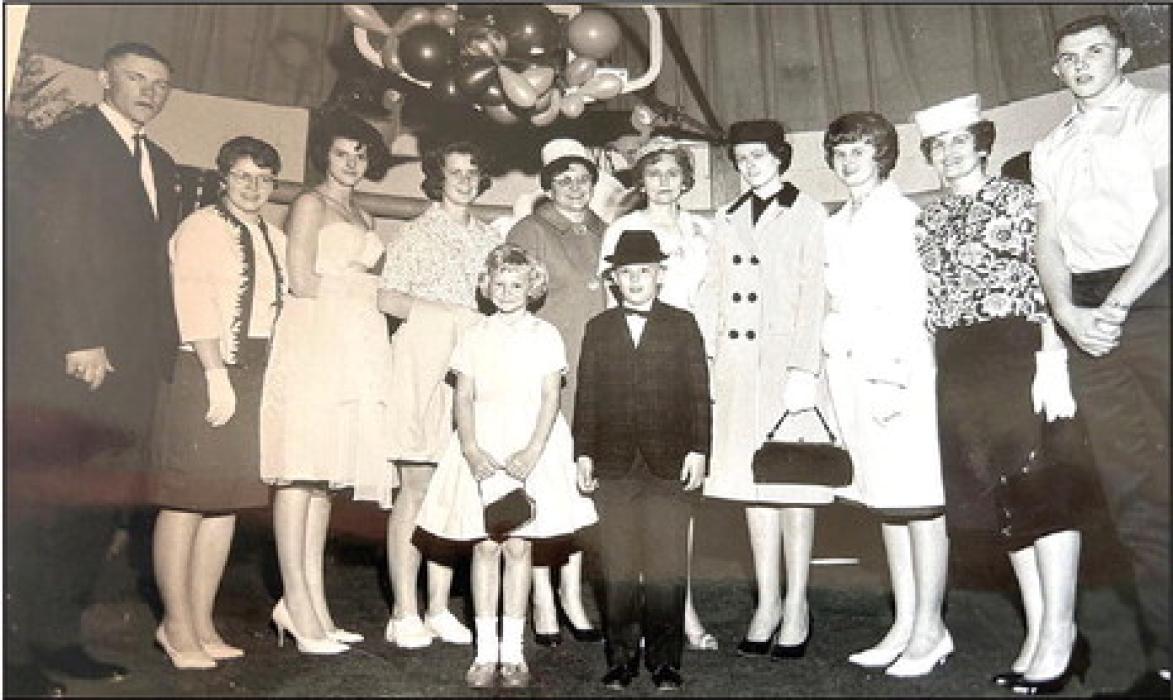 A photo from the past was sent to us of a style show sponsored by Buche’s in March of 1963. The new line of apparel from the Buche’s store was shown by the following volunteers, back row, l to r: Rodney Routh, Judy Fulwider, Georgia Dale, Doris Drews, Jo Snider, Gerry Groeger, Shirley Vosika, Gretchen Voelzke, Gaile Tietgen, and Don Johnson. The youngsters in front are Susan Rayman and Jeff Tietgen.
