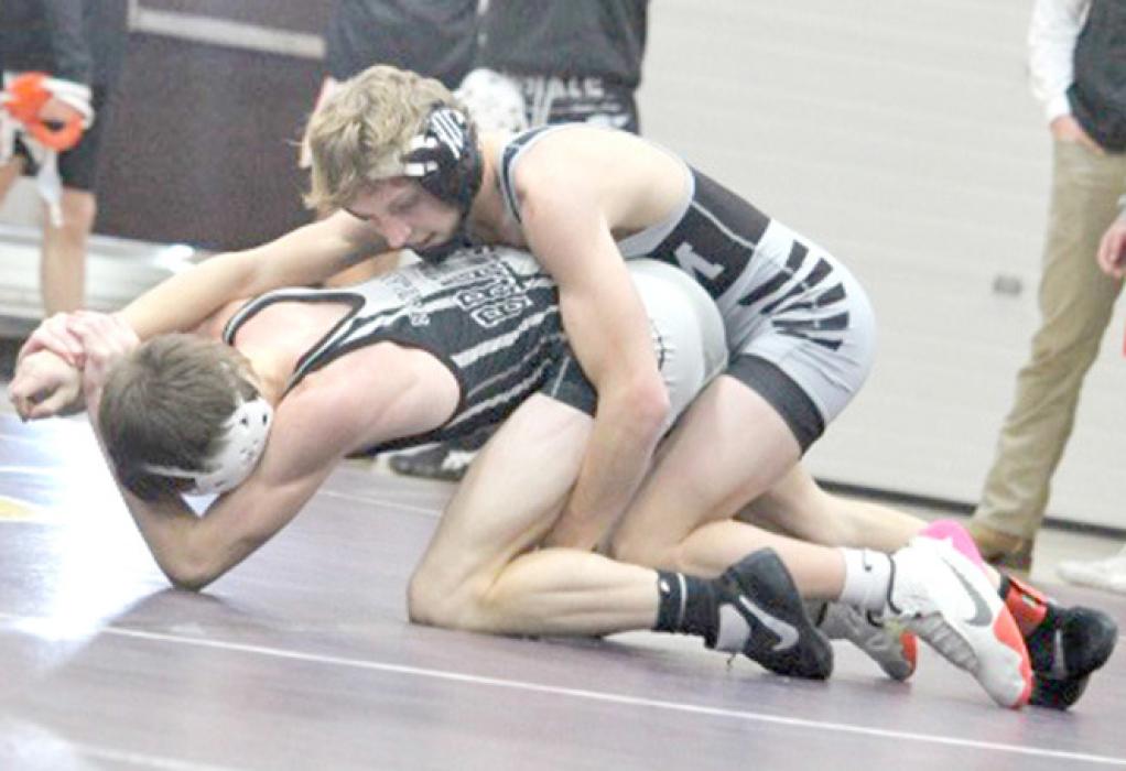 Eli Ekroth takes down a Bon Homme/Avon opponent. (Photo by Gracie Stephens)