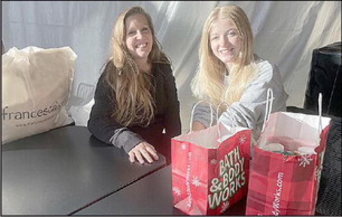 Erica Berghammer and her daughter, Elizabeth Kvanvig, appreciate the convenience and value of online shopping but also enjoy the togetherness of in-person shopping, including at Uptown Rapid in Rapid City. (Photo: Bart Pfankuch, South Dakota News Watch)