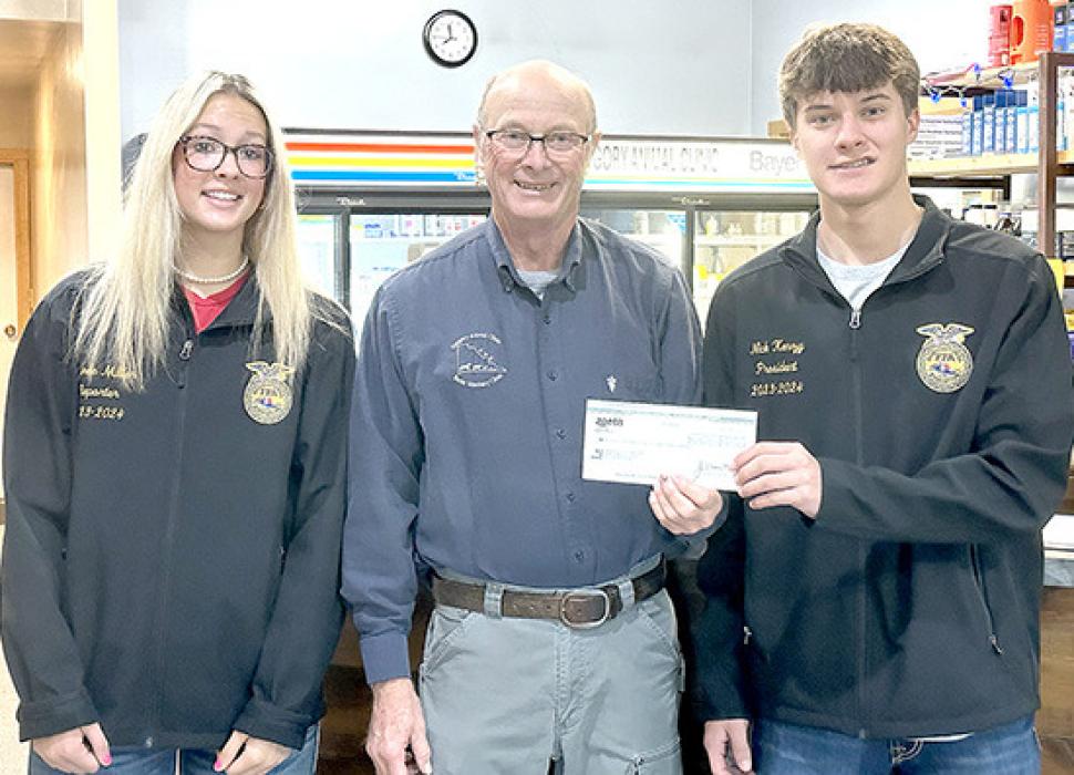 	Gregory Animal Clinic donates to local FFA chapter