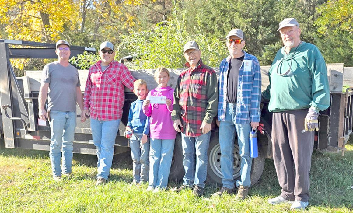 Workers on board were l to r; Hank Wonnenberg, Mark Braun, McCoy Braun, Brenlee Braun, Marvin Braun, Jim Schmidt, and Gregg Drees. Other helpers included Julie Braun and Scott Anshutz.