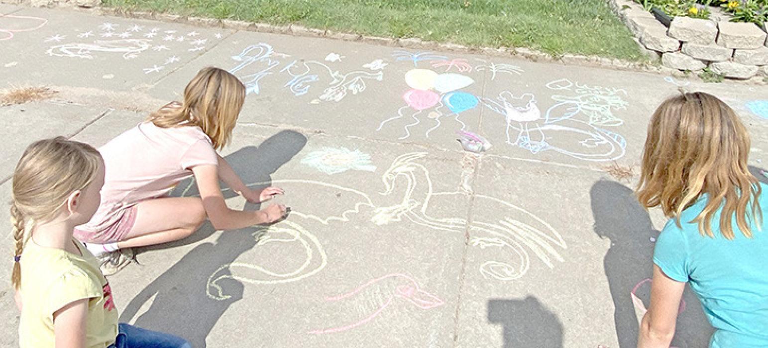 On Friday, June 30, Gregory County 4-H got youth ready to celebrate the Fourth by holding a 4-H of July Chalk Art Workshop on Main Street in Gregory. The youth got to use their creativity to draw fun and patriotic art to put everyone in a festive mood for the 4th of July activities.