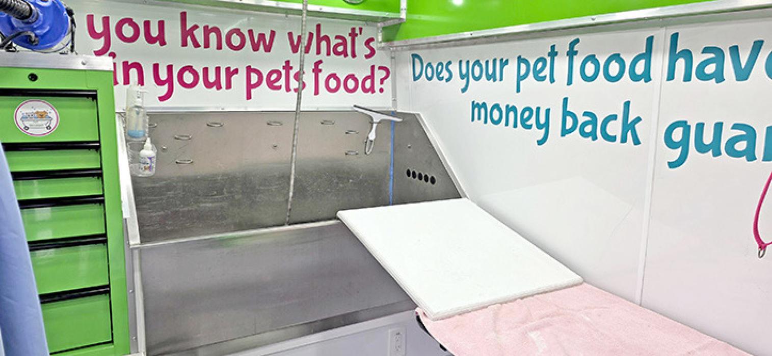 A ramp between the tub and table eliminates the need to lift pets between the two.