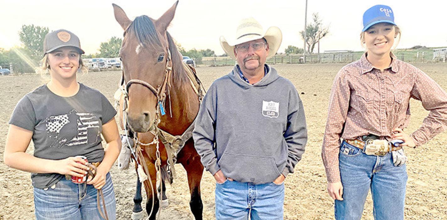 The Dallas round robin roping was held on Saturday, October 5th at the Dallas Arena. Header winners were, l to r; Kit Painter, Monty Painter, and Mayleigh Cole.