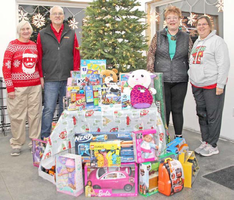 A huge thank you to the community and the GHS Student Council for helping make the 2023 Toys for Tots collection a success. Because of the generous donations made this year, children have gifts to open this holiday season. Also a heartfelt thank you to Gregory Community Club &amp; Dallas Cares for collecting, sorting, and distributing toys. Helpers pictured from l to r: LeRay Smith, John Knight, Shelly Day, and Kristi Roeder.
