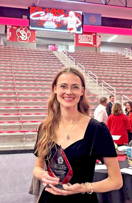 Alexa (Duling) Williams inducted into USD Hall of Fame