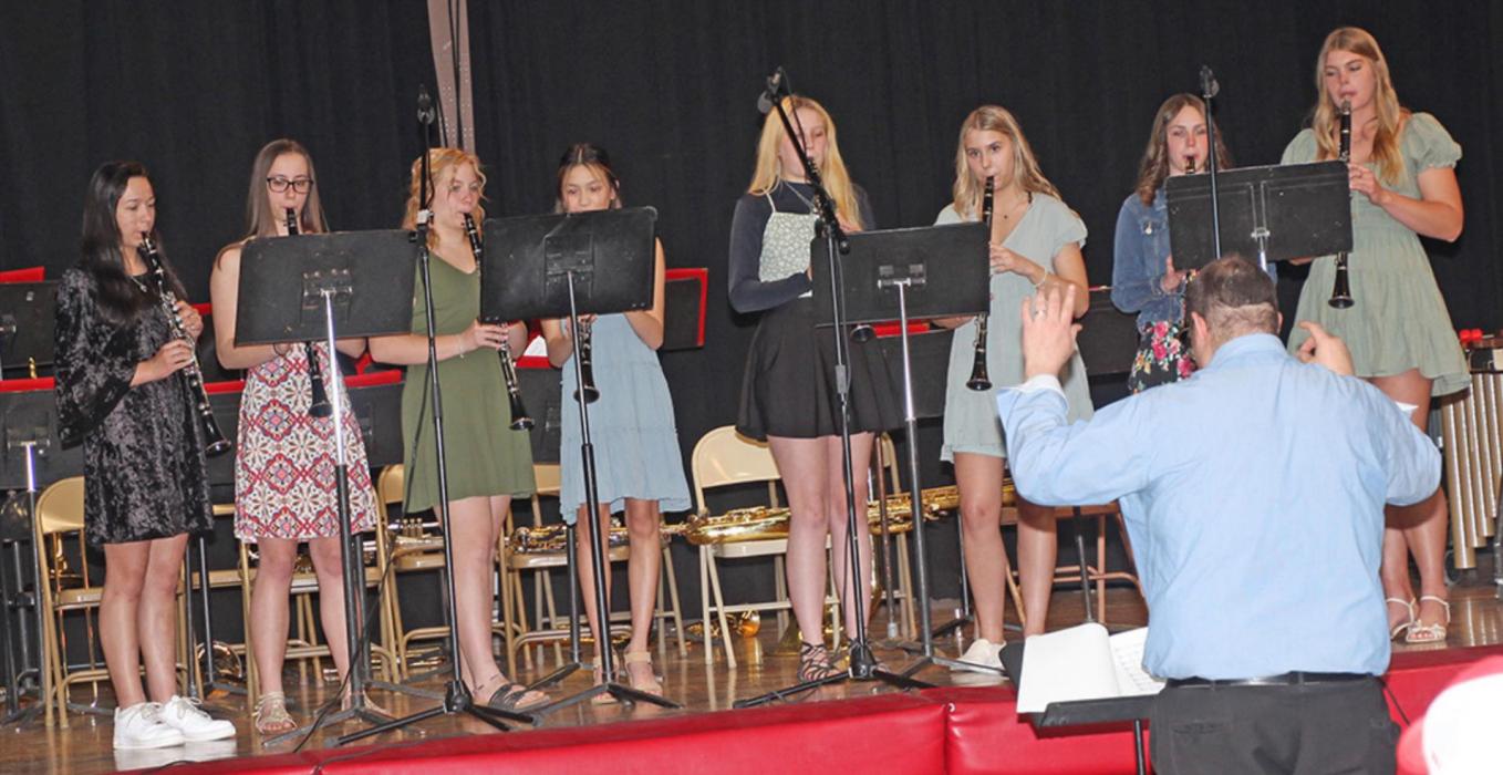 Gregory High School students perform at Dinner and a Show