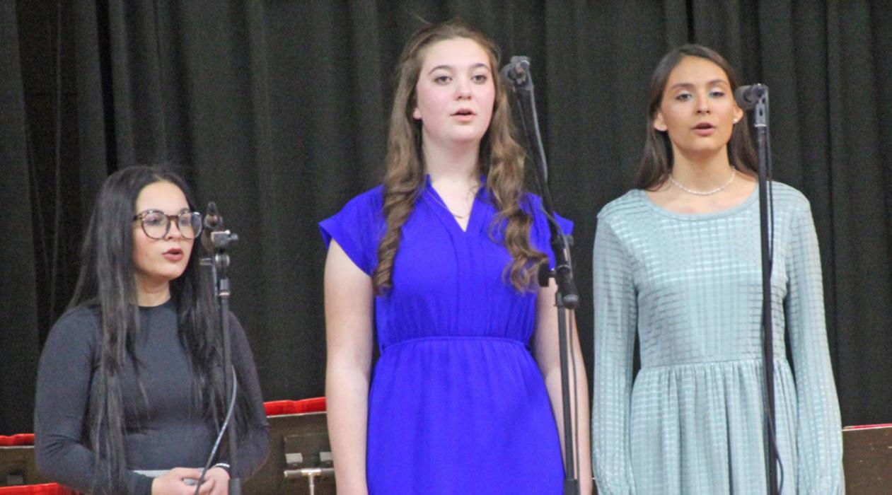 Gregory High School students perform at Dinner and a Show