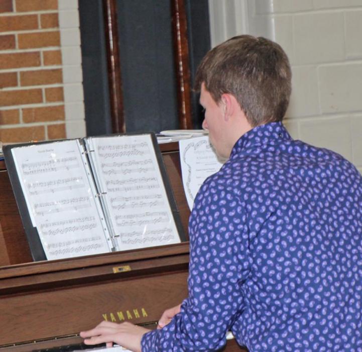 Gregory High School students perform at Dinner and a Show