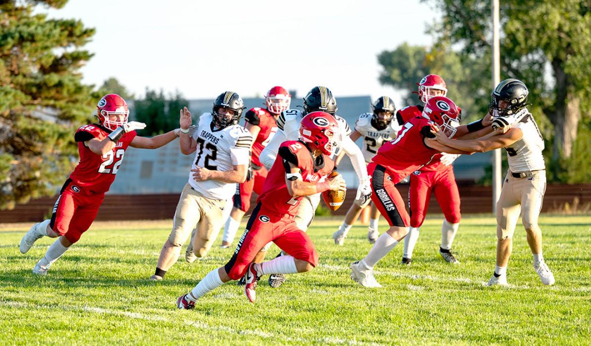 Quarterback Lincoln Juracek had a solid passing game Friday night, connecting on 8 of 16 attempts for a total of 118 yards, two touchdowns, and five first downs. (Photo by Calli Jo Photgraphy)