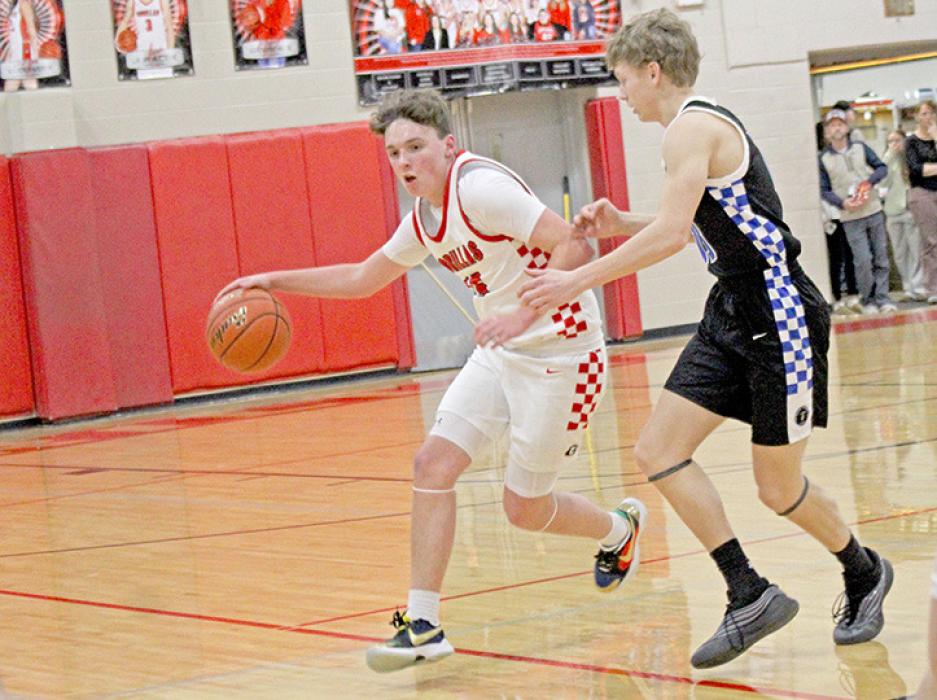 Jacob Klein outmaneuvers his opponent in the Gorillas’ loss to MVP last Tuesday. (Photo by Maya Hull)